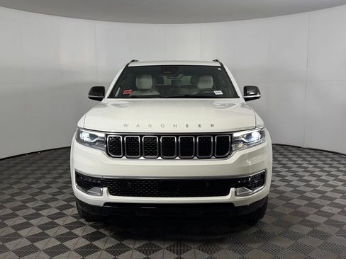 Used 2025 Jeep Wagoneer 4WD image 13