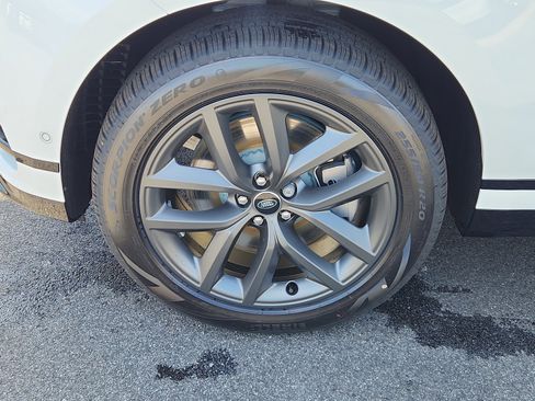 New 2026 Land Rover Range Rover Velar Dynamic SE image 9