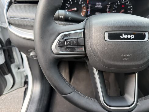 Used 2026 Jeep Compass Limited AWD/4WD image 19