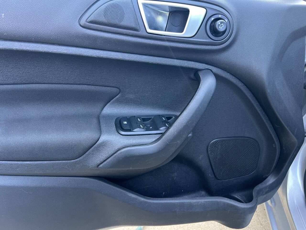 Used 2015 Ford Fiesta SE FWD image 26