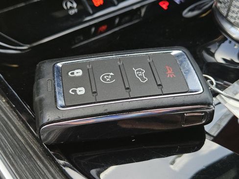 Used 2024 Jeep Wagoneer Series II w/ Flexible Seating Group RWD image 32