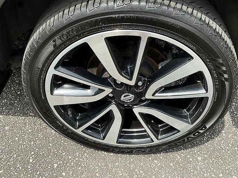 Used 2017 Nissan Rogue Sport SL image 9