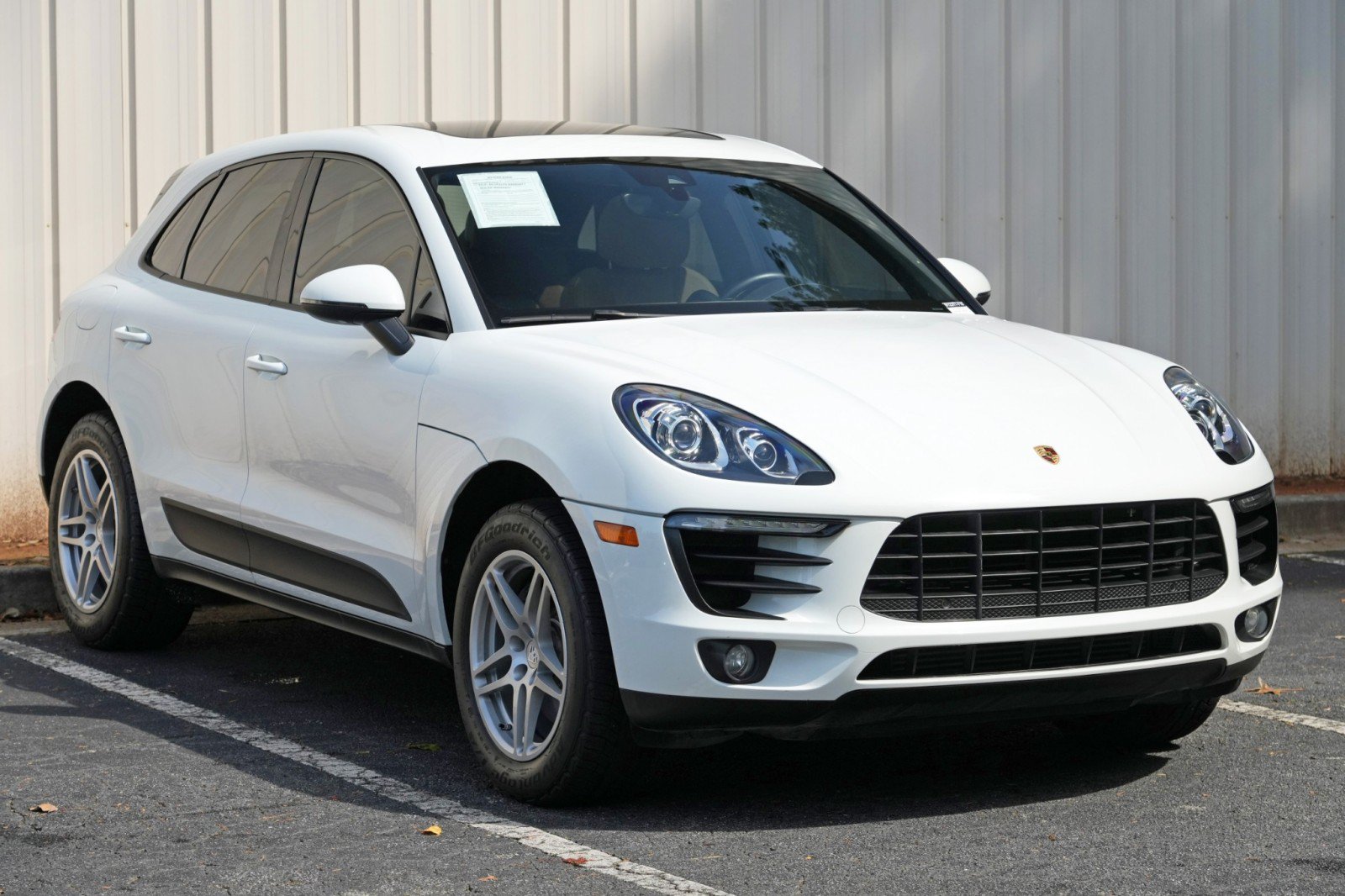 Used 2018 Porsche Macan AWD/4WD image 53