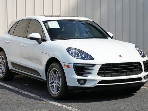 Used 2018 Porsche Macan AWD/4WD image 53
