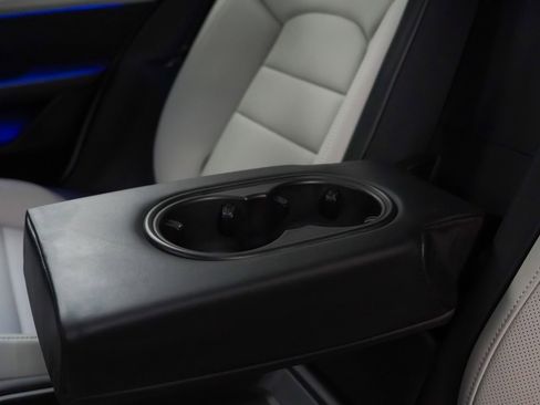 Used 2022 Porsche Taycan 4S w/ Premium Package image 20