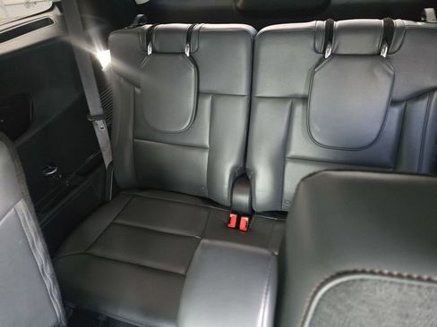 Used 2025 Ford Explorer Active w/ Active Comfort Package image 11