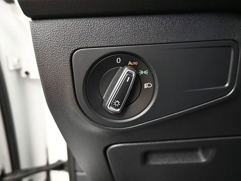 Used 2022 Volkswagen Tiguan SE image 32