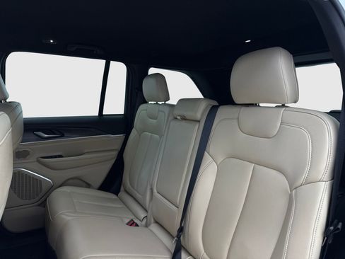 Used 2025 Jeep Grand Cherokee Limited w/ Black Appearance Package image 38