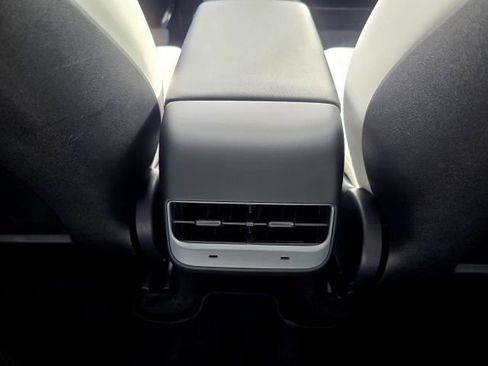 Used 2023 Tesla Model Y Long Range AWD/4WD image 24
