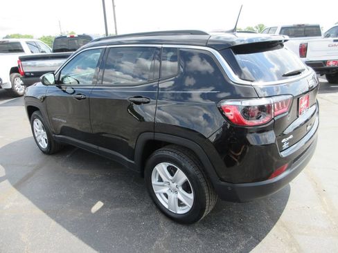 Used 2022 Jeep Compass Latitude w/ Sun and Sound Group AWD/4WD image 8