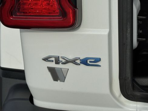 Used 2021 Jeep Wrangler Unlimited Sahara w/ Cold Weather Group image 43