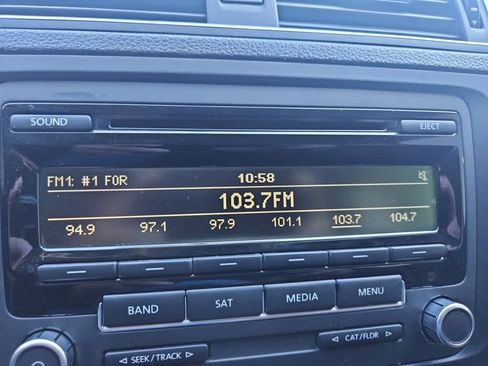 Used 2014 Volkswagen Jetta SE image 16