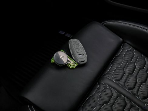 Used 2025 Audi RS 6 performance image 98