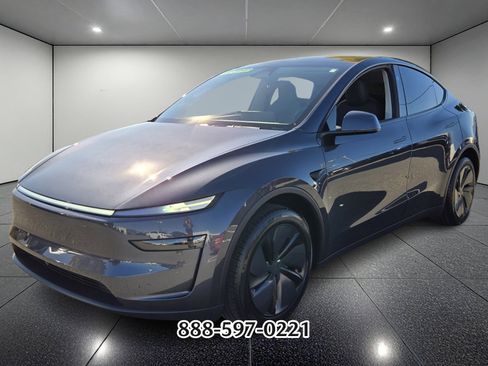 Used 2026 Tesla Model Y Long Range image 4