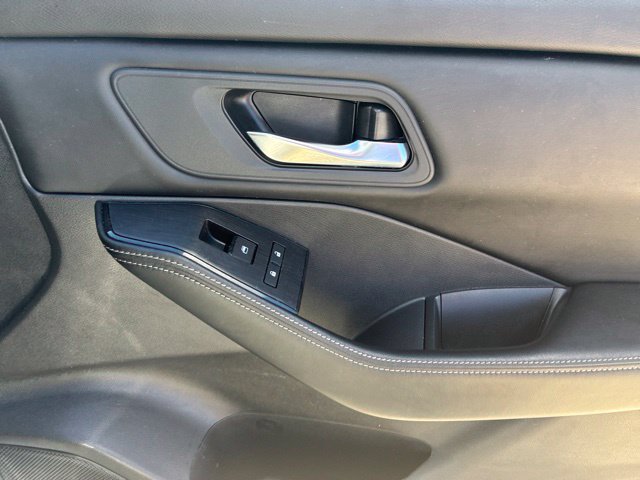 Used 2024 Nissan Rogue SV FWD image 14