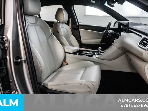 Used 2025 Genesis G70 2.5T AWD/4WD image 19