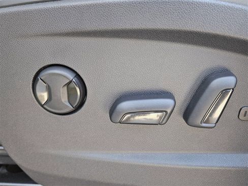 New 2025 Volkswagen ID. Buzz 1st Edition image 27