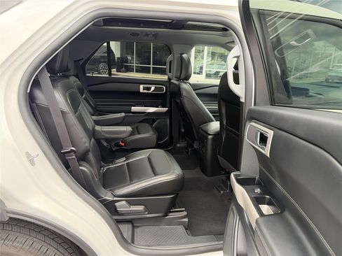 Used 2023 Ford Explorer XLT w/ Equipment Group 202A AWD/4WD image 14