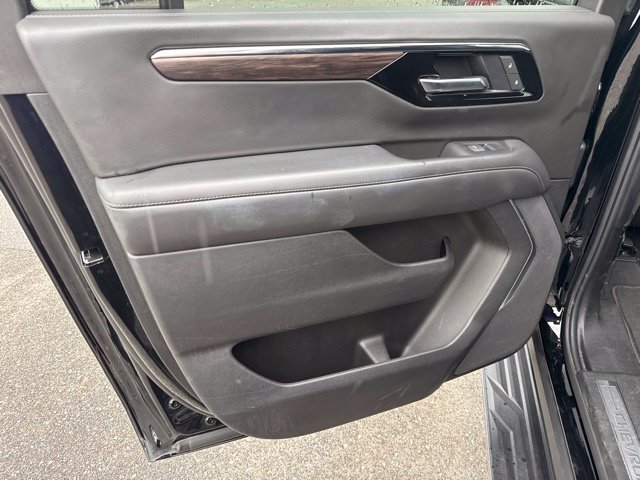 Used 2025 Chevrolet Suburban LT RWD image 18