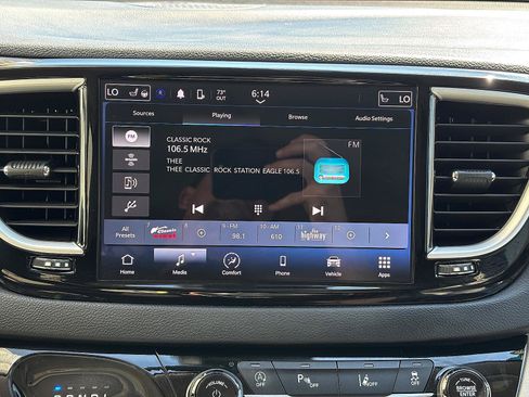 Used 2023 Chrysler Pacifica Touring-L FWD image 20