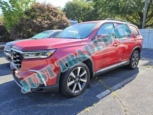 Used 2024 Honda Pilot Touring image 1