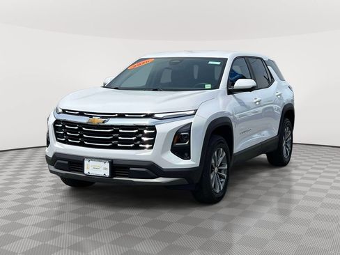 Used 2026 Chevrolet Equinox LT w/ Safety and Technology Package FWD image 3