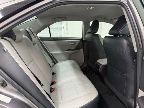 Used 2016 Toyota Camry SE image 16