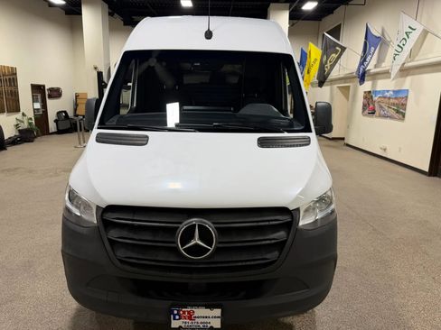 Used 2020 Mercedes-Benz Sprinter 2500 image 11
