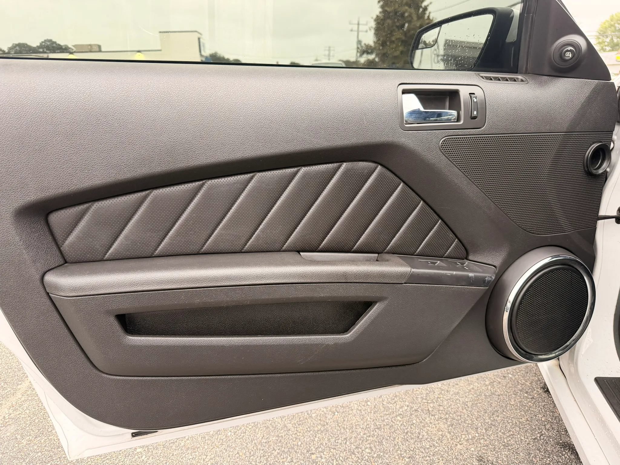 Used 2014 Ford Mustang Premium RWD image 19