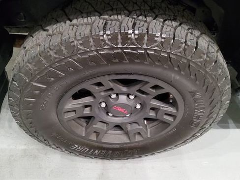 Used 2020 Toyota 4Runner TRD Off-Road Premium w/ Moonroof Package AWD/4WD image 37