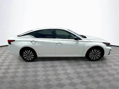 Used 2025 Nissan Altima 2.5 SV FWD image 4