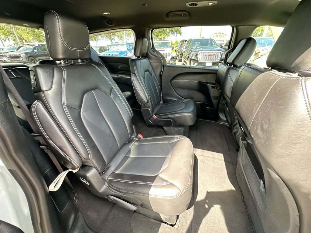 Used 2025 Chrysler Pacifica Select FWD image 25