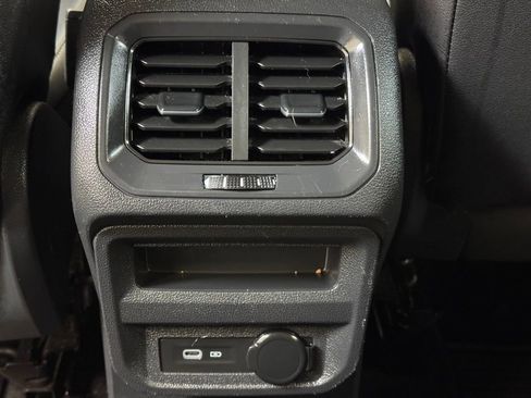 Used 2022 Volkswagen Tiguan SE image 19