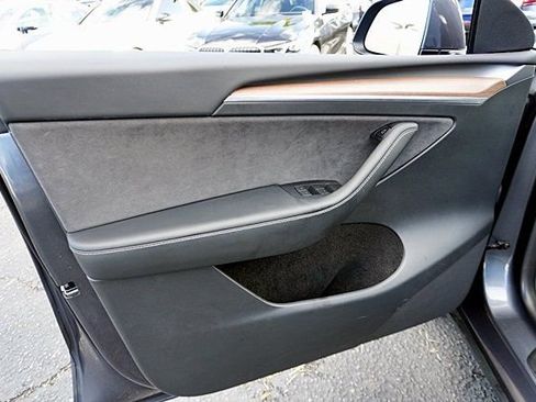 Used 2023 Tesla Model Y 2WD image 23