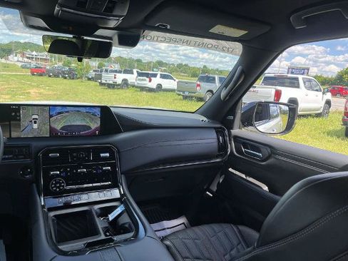 Certified 2025 Nissan Armada PRO-4X AWD/4WD image 11