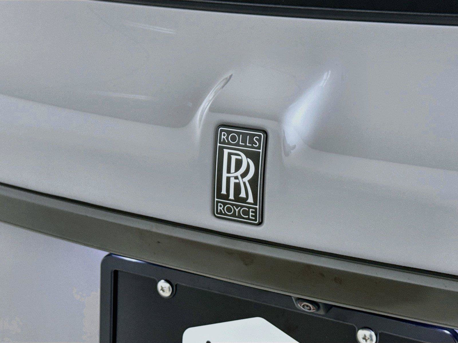 Used 2025 Rolls-Royce Cullinan Black Badge AWD/4WD image 40