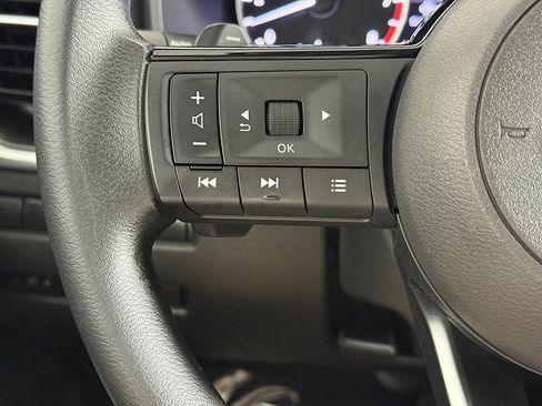 Used 2022 Nissan Rogue SV image 35