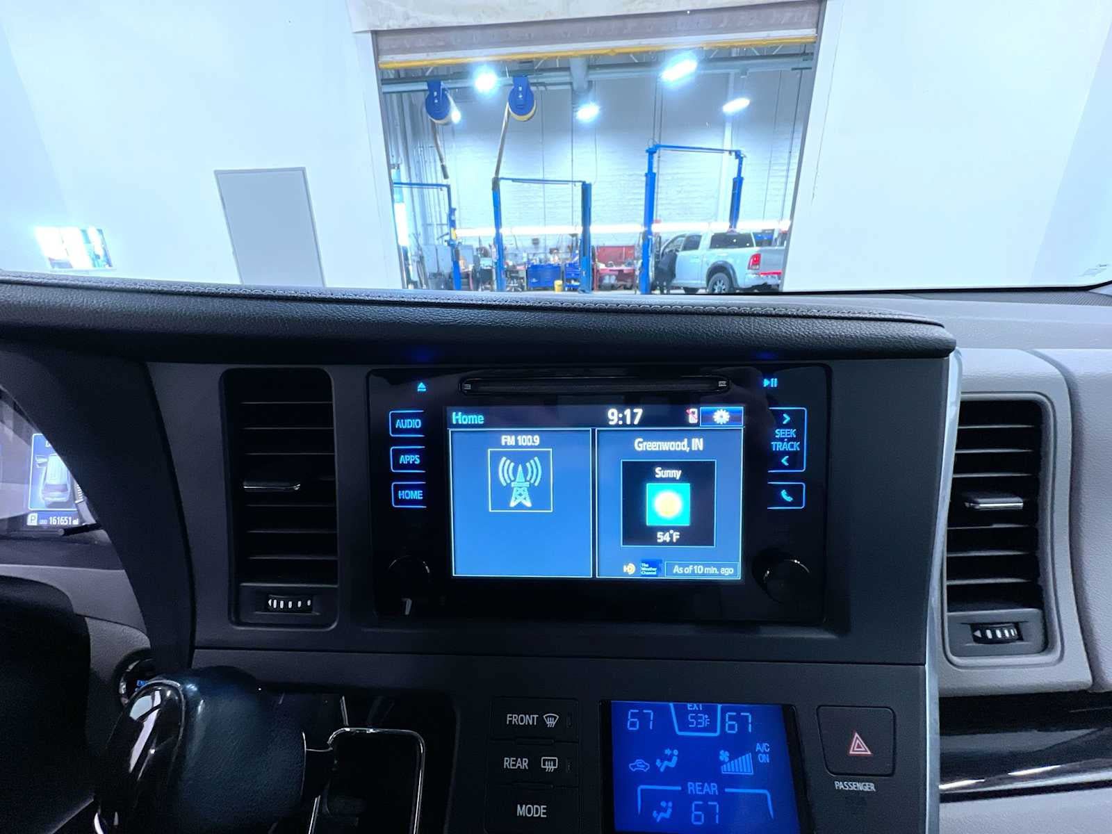 Used 2015 Toyota Sienna XLE FWD image 24
