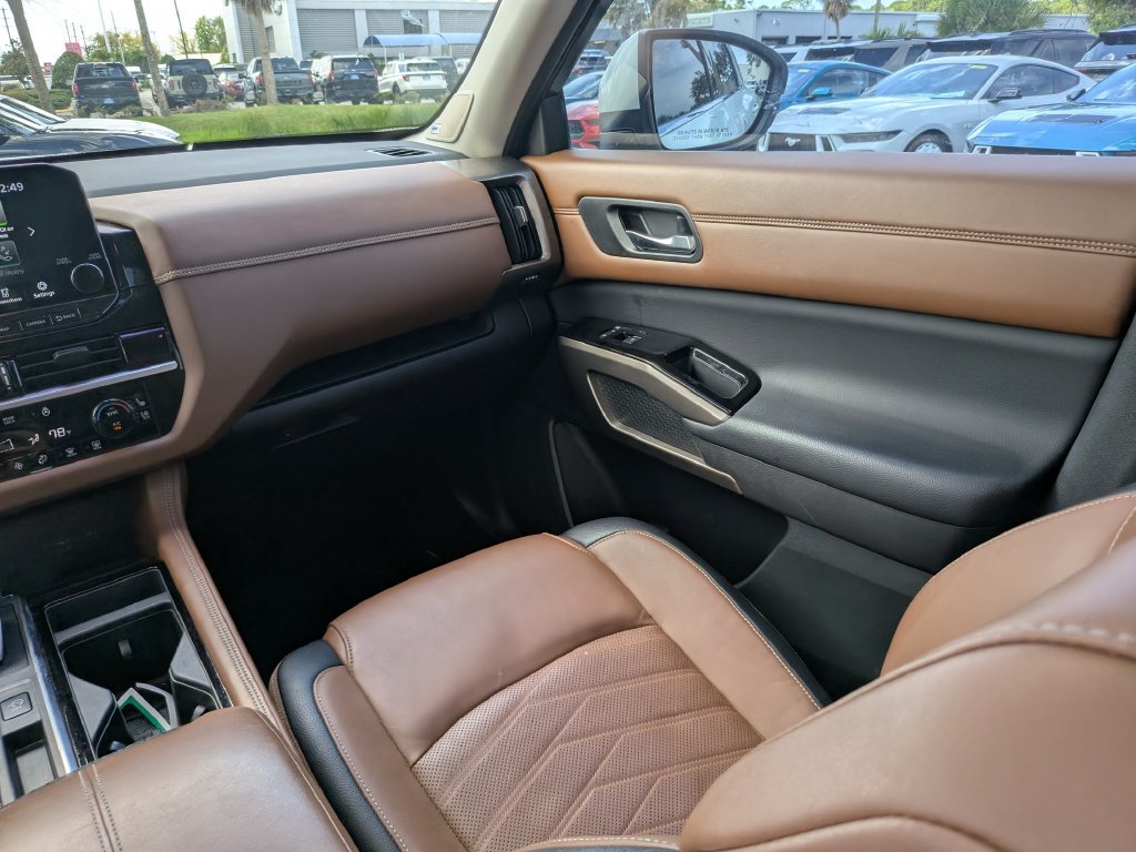 Used 2024 Nissan Pathfinder Platinum w/ Black Appearance Package FWD image 16