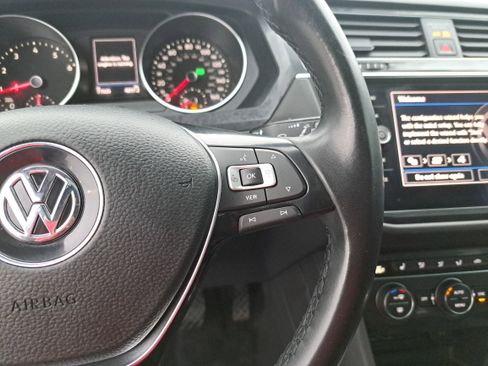 Used 2019 Volkswagen Tiguan SE FWD image 18