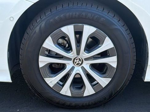 Used 2019 Toyota Prius LE AWD/4WD image 9