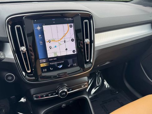 Used 2020 Volvo XC40 T5 Momentum w/ Protection Package Premier AWD/4WD image 34