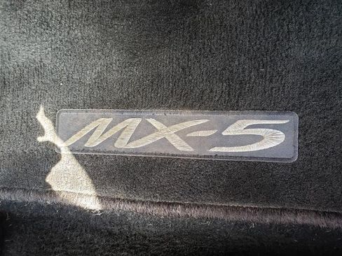 Used 2011 MAZDA MX-5 Miata Sport w/ Convenience Pkg RWD image 22