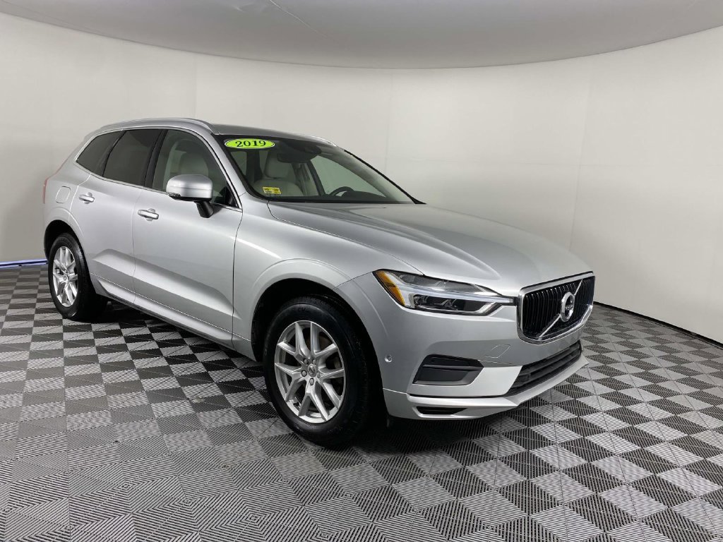 Used 2019 Volvo XC60 T5 Momentum w/ Premium Package FWD image 1