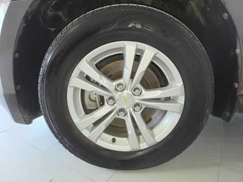 Used 2010 Chevrolet Equinox LT w/ Chrome Appearance Package FWD image 12