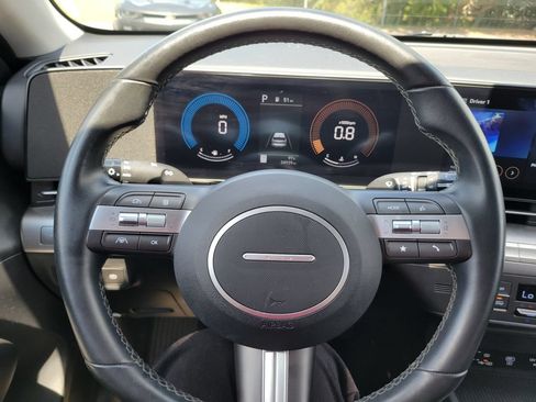 Used 2025 Hyundai Kona SEL FWD image 30