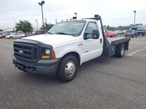 Used 2006 Ford F350 2WD Regular Cab DRW Super Duty image 3