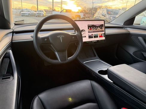 Used 2023 Tesla Model 3 Standard Range image 4