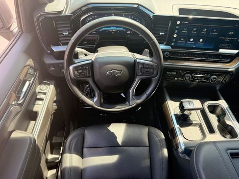 Used 2022 Chevrolet Silverado 1500 LT Trail Boss w/ LT Trail Boss Premium Package AWD/4WD image 16