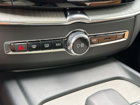 Certified 2025 Volvo XC60 B5 Plus image 20
